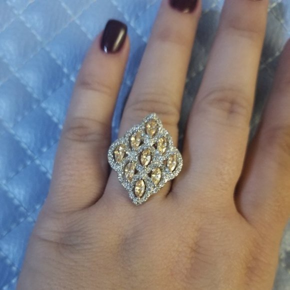 Swarovski Elements  Marquise Yellow stone Ring Women's size 7 - Picture 9 of 11